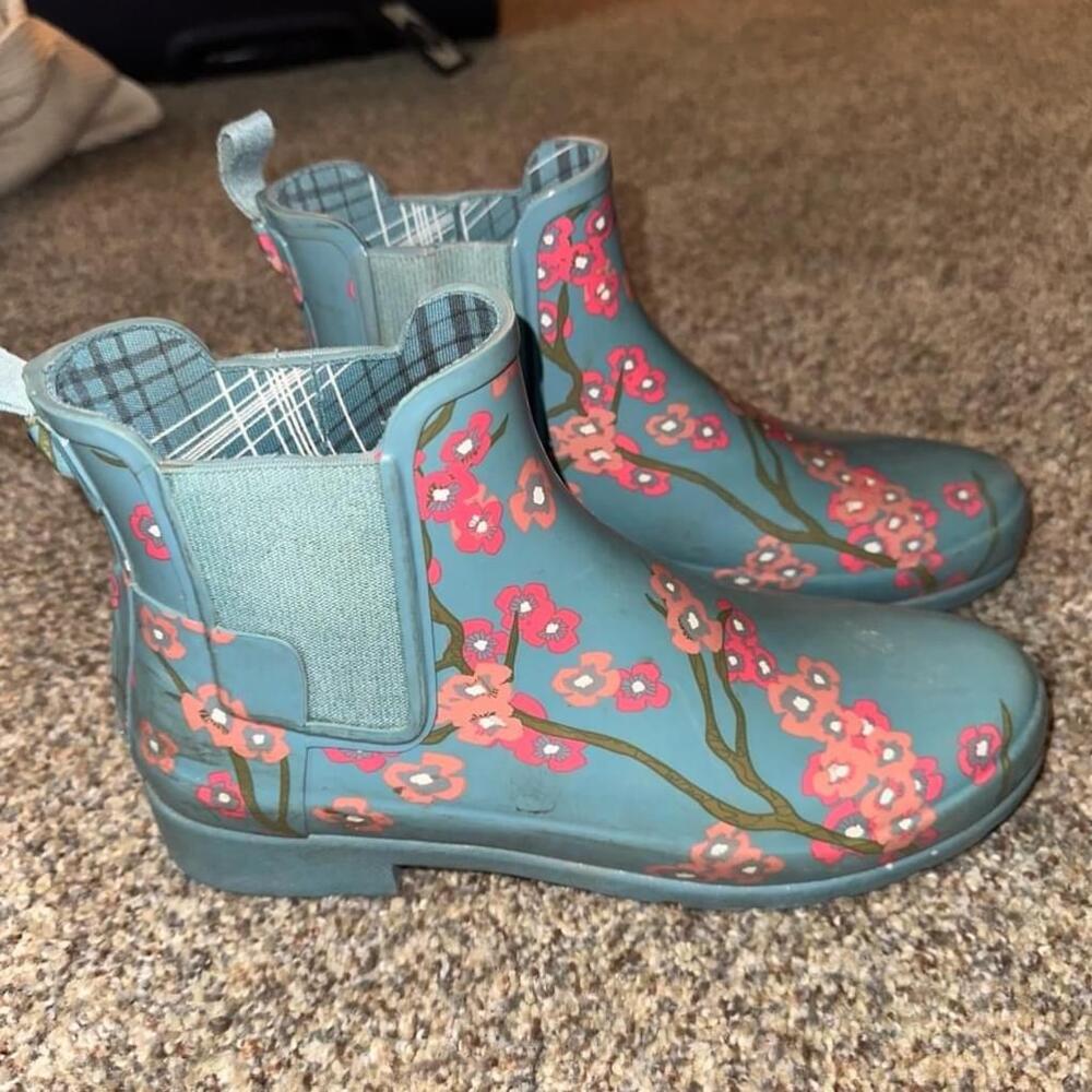 Hunter rain boots BLOSSOM PRINT CHELSEA BOOTS IN SOFT PINE FLORAL size 8 - Picture 1 of 6